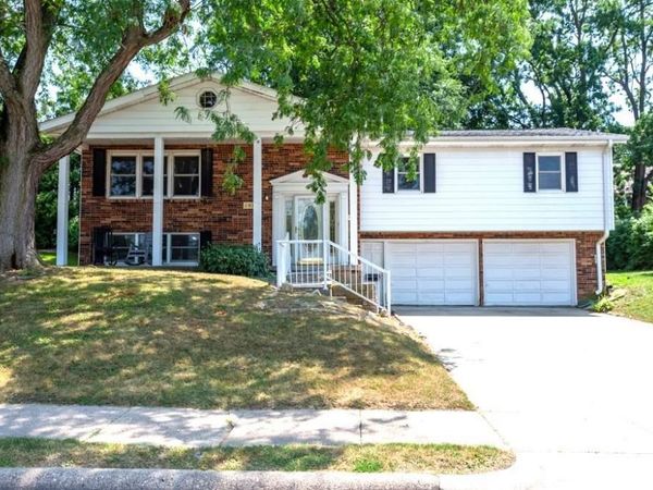 140 Croydon Crest, Dubuque, IA 52001