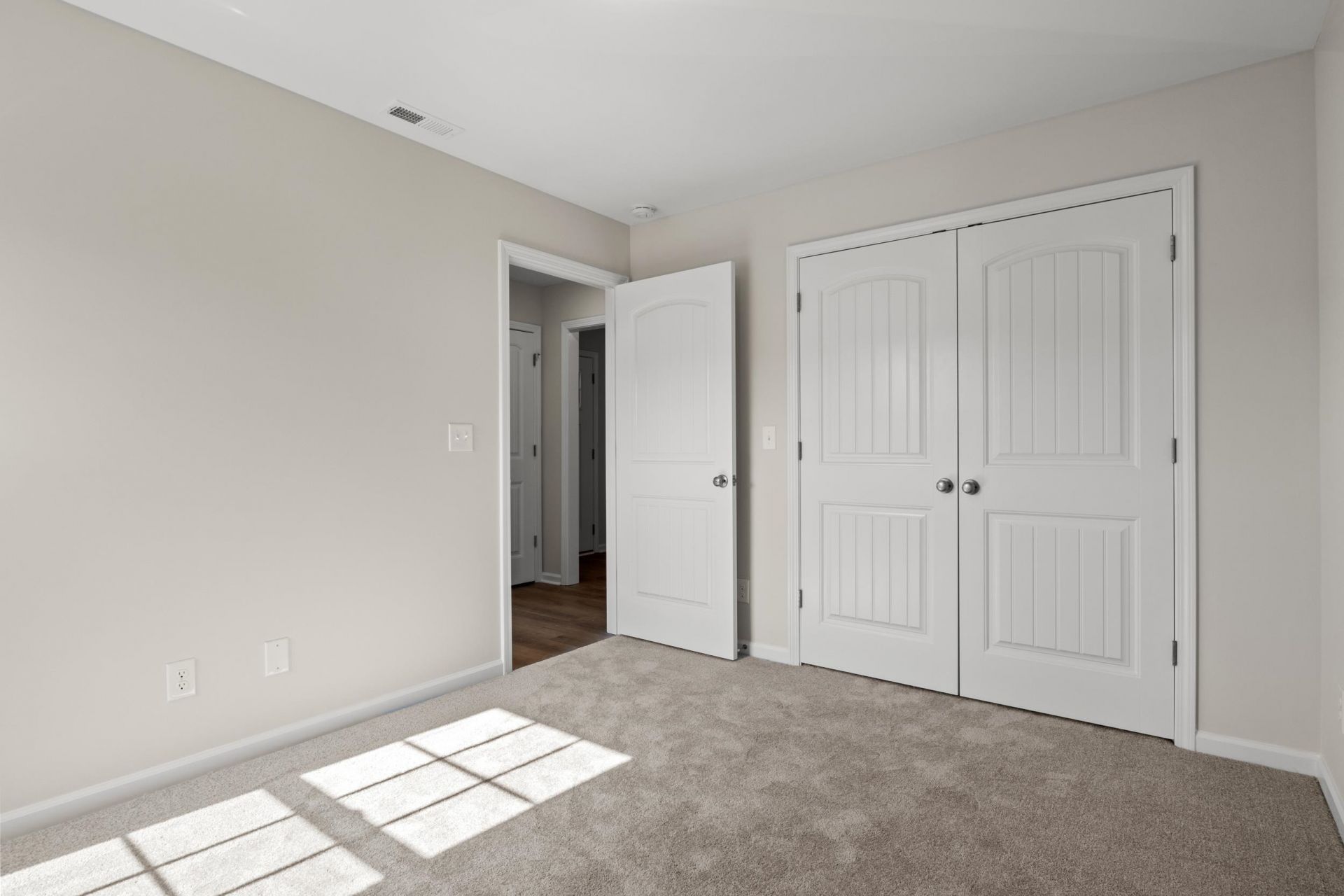 189 Moury Dr Photo 18