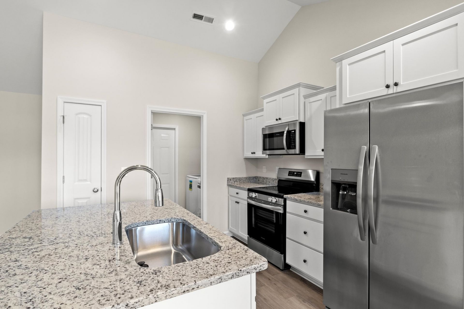 189 Moury Dr Photo 6