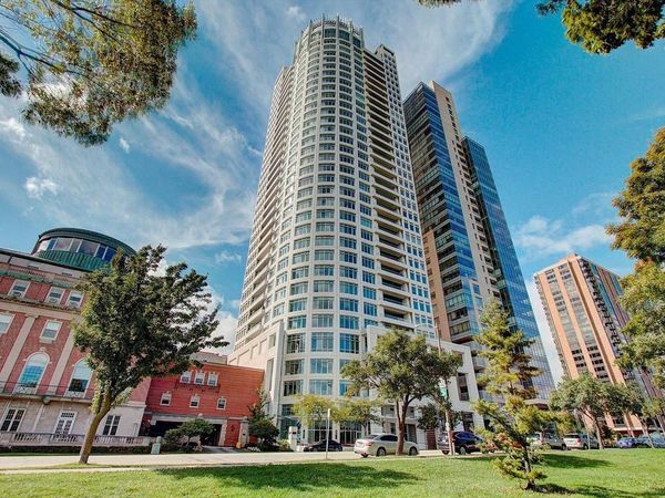 825 N Prospect AVENUE, Unit 901, Milwaukee, WI 53202