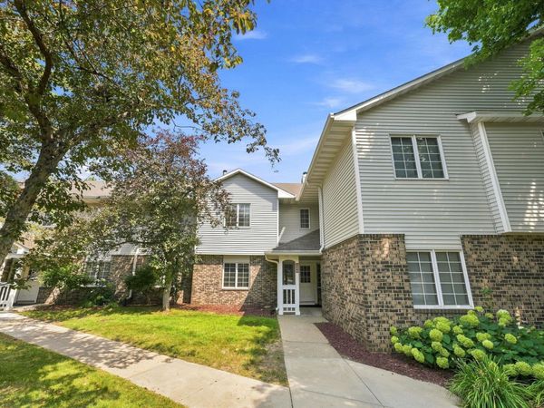 1063 Duckwood Drive , Unit 102, Eagan, MN 55123