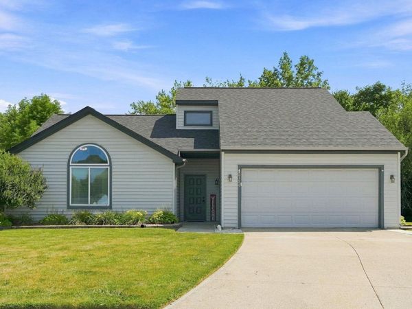 2124 Canyon Drive, Kendallville, IN 46755