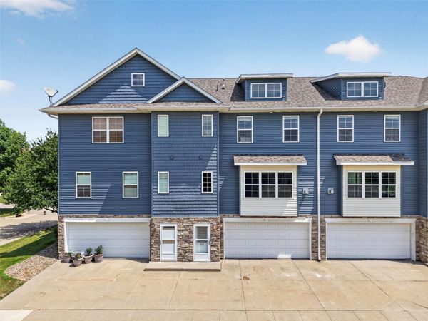 420 Glenmoor Place, North Liberty, IA 52317