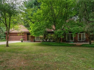 5 Lennys Lane, Orchard Park, NY 14127