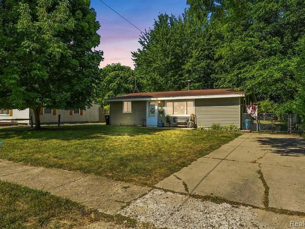813 Oak Park Drive, Fenton, Mi 48430