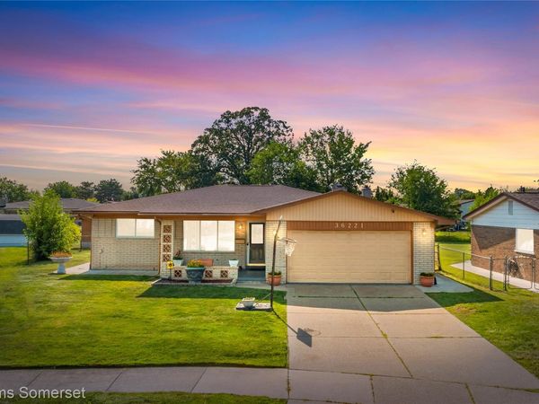 36221 Pickwick Court, Sterling Heights, Mi 48310