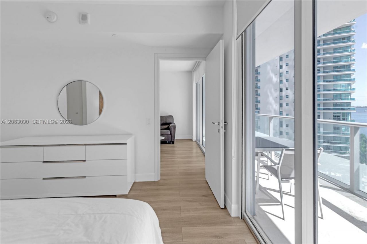 1300 Brickell Bay Dr , Unit 903, Miami, FL 33131 Photo