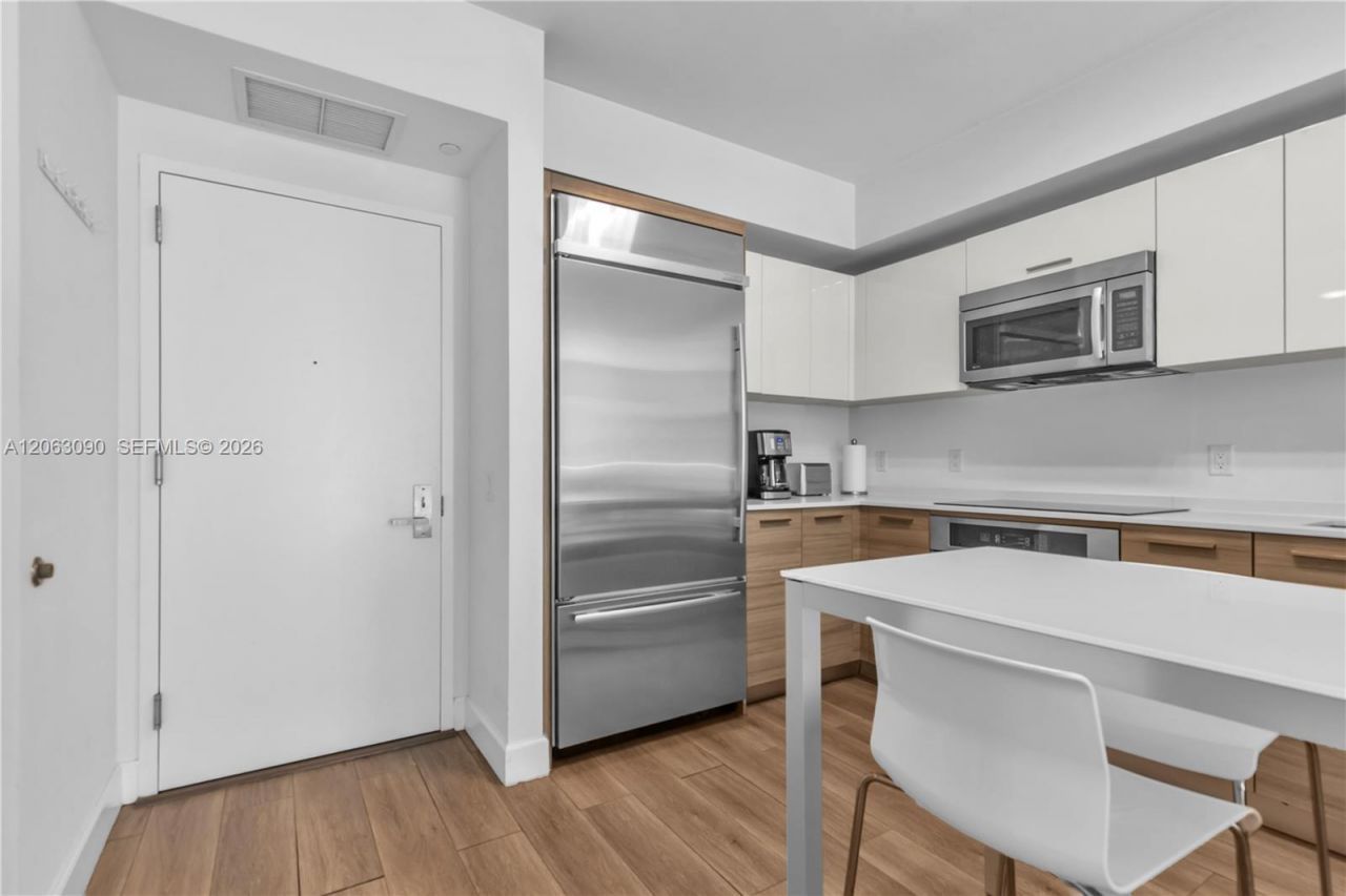 1300 Brickell Bay Dr , Unit 903, Miami, FL 33131 Photo