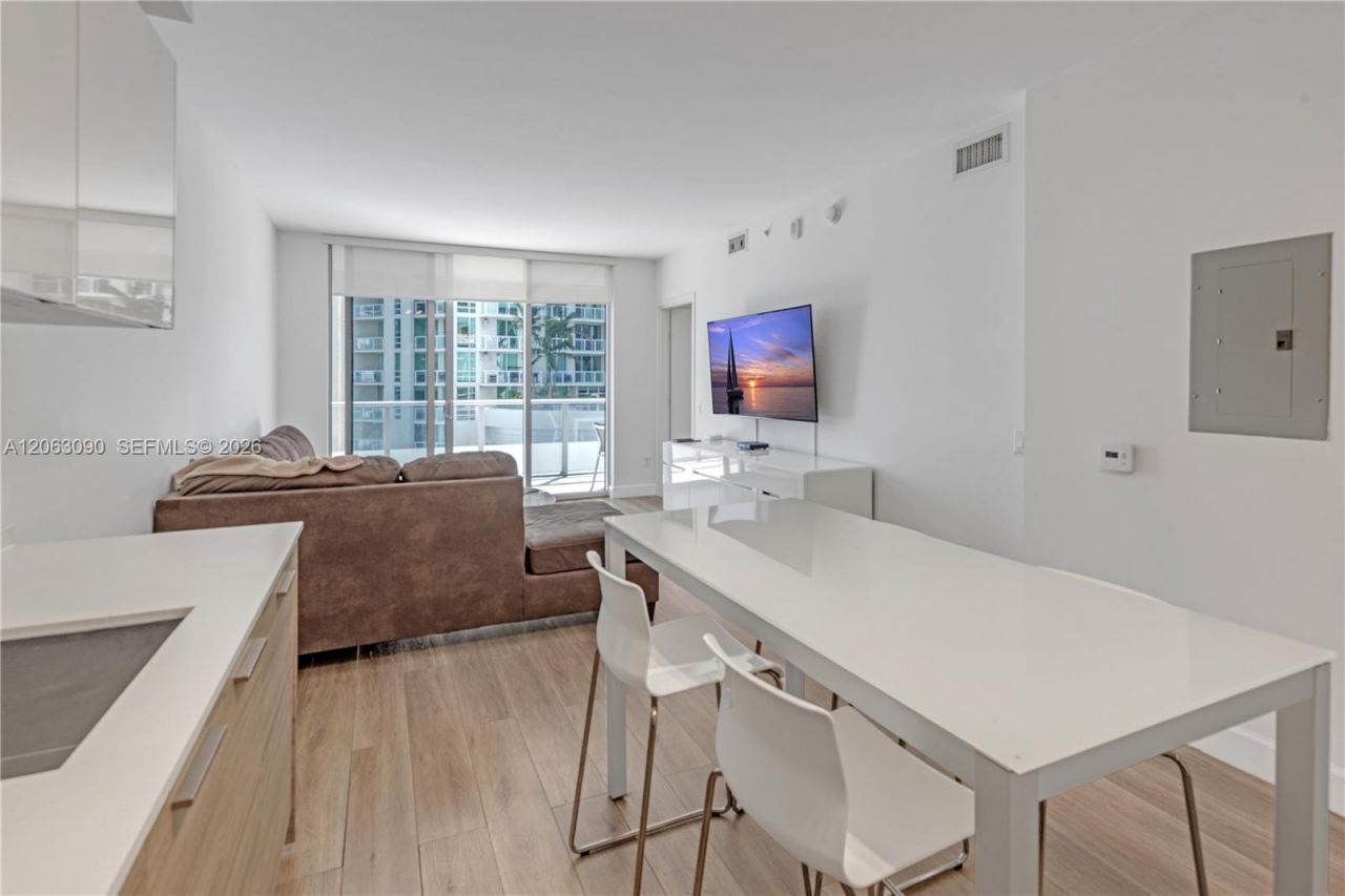 1300 Brickell Bay Dr , Unit 903, Miami, FL 33131 Photo