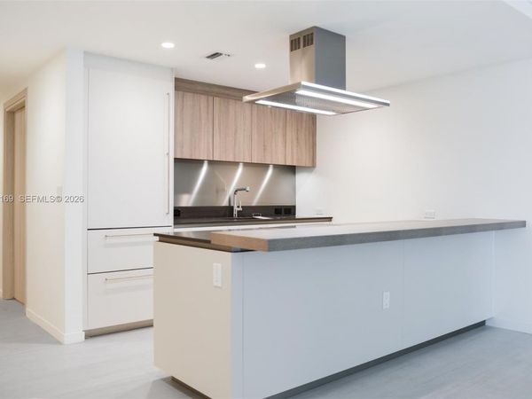 1000 Brickell Plz , Unit 4205, Miami, FL 33131