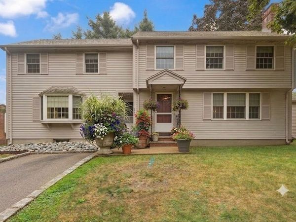 173 Vine Rock St, Dedham, MA 02026
