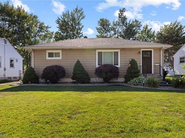 374 White Oak Drive, Elyria, OH 44035