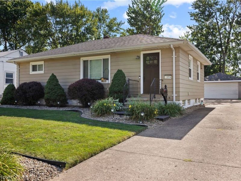 374 White Oak Drive, Elyria, OH 44035 Photo 3