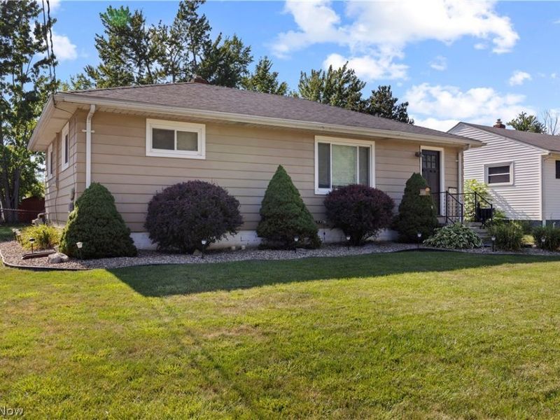 374 White Oak Drive, Elyria, OH 44035 Photo 4