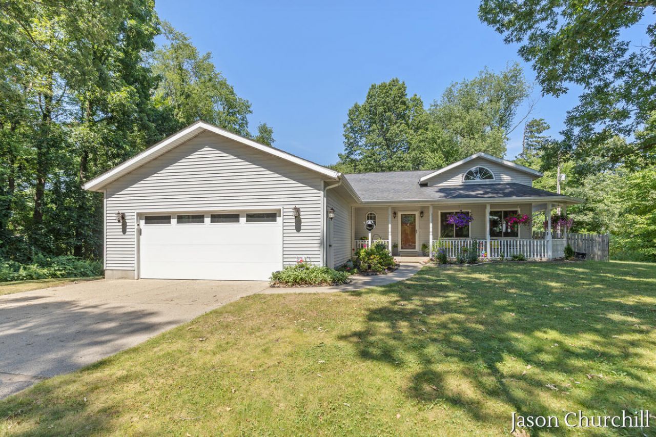 8731 Leonard Street, Coopersville, MI 49404 Main Photo