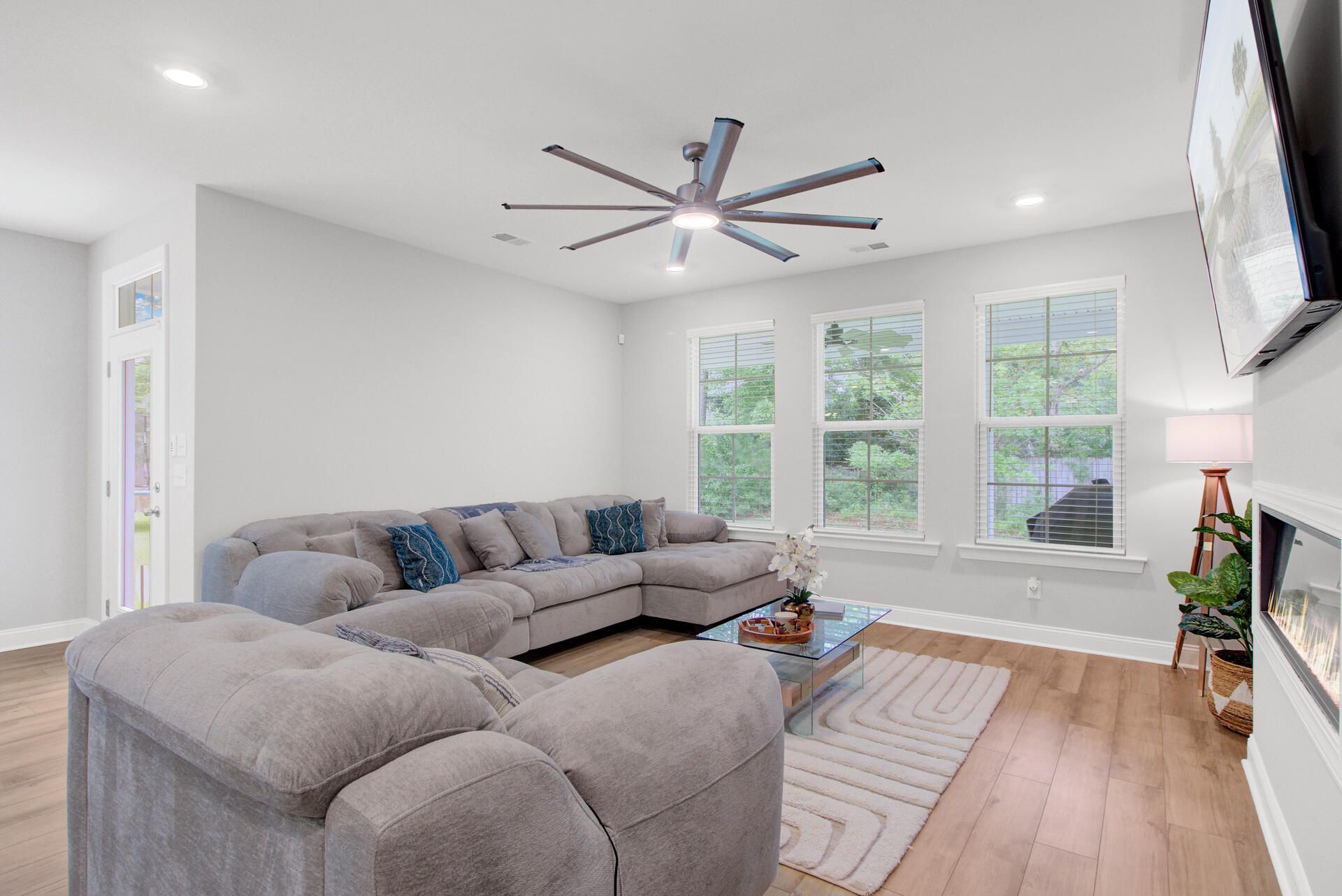 608 S Pointe Boulevard Photo 4
