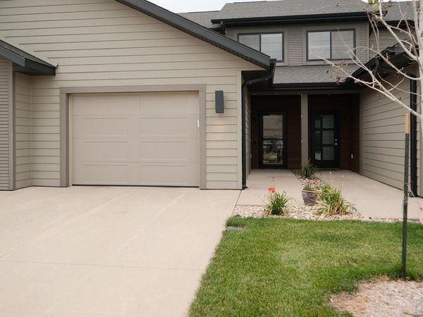 710 12th Street NE, Unit 5, Sioux Center, IA 51250