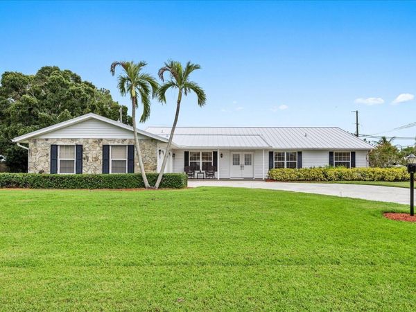 2375 NW Cove View, Stuart, FL 34994