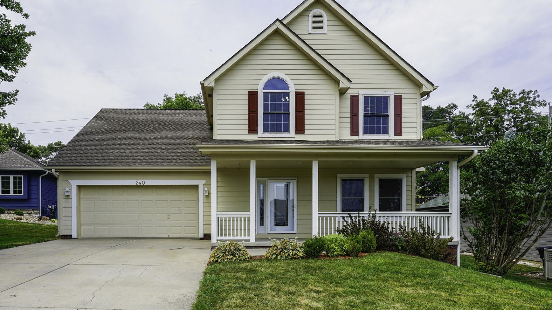 240 Canterbury Circle, Council Bluffs, IA 51503 Main Photo