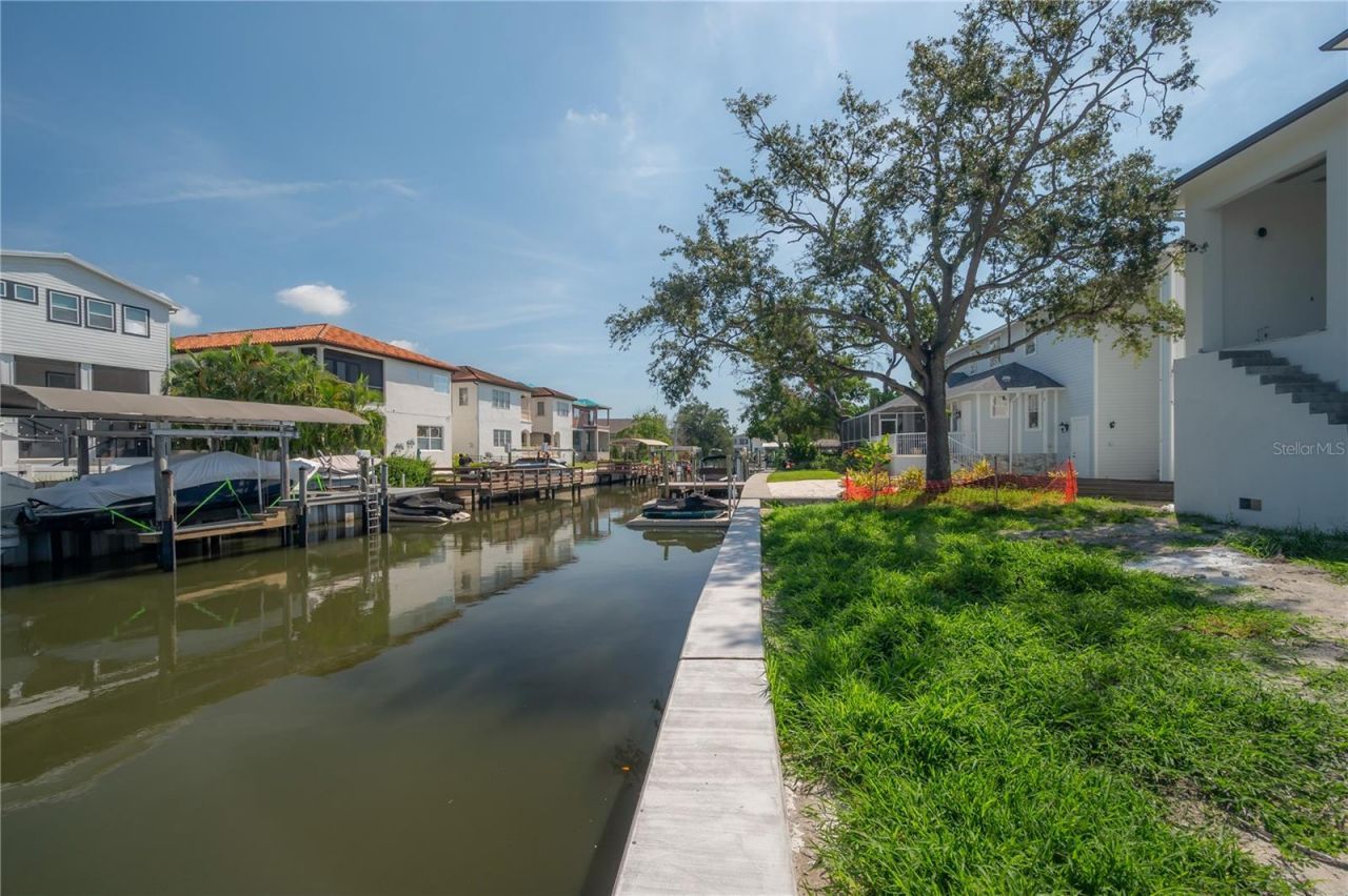 654 Geneva Place, Tampa, FL 33606 Photo