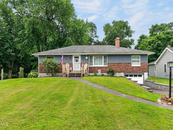 27 Asprion Road, Glenmont, NY 12077