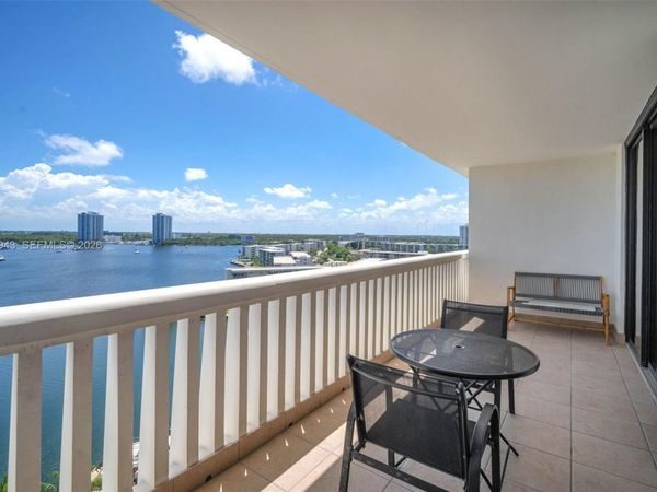 1000 W Island Blvd , Unit 1206, Aventura, FL 33160