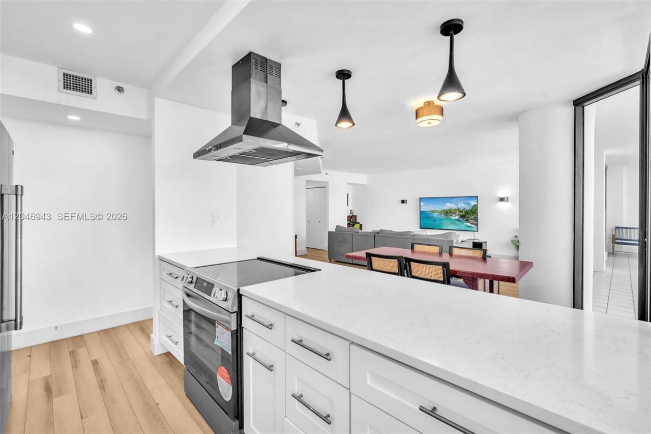1000 W Island Blvd, Unit 1206, Aventura, FL 33160 Photo