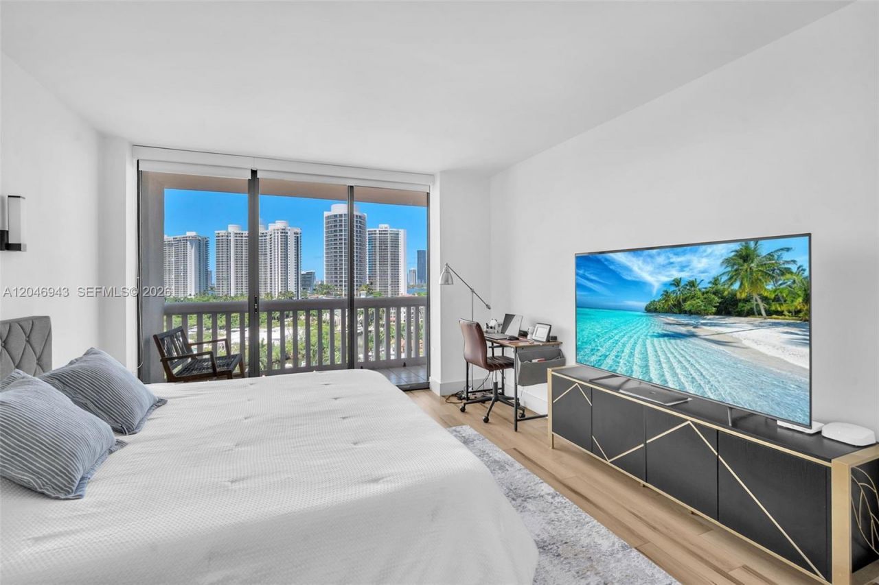 1000 W Island Blvd, Unit 1206, Aventura, FL 33160 Photo