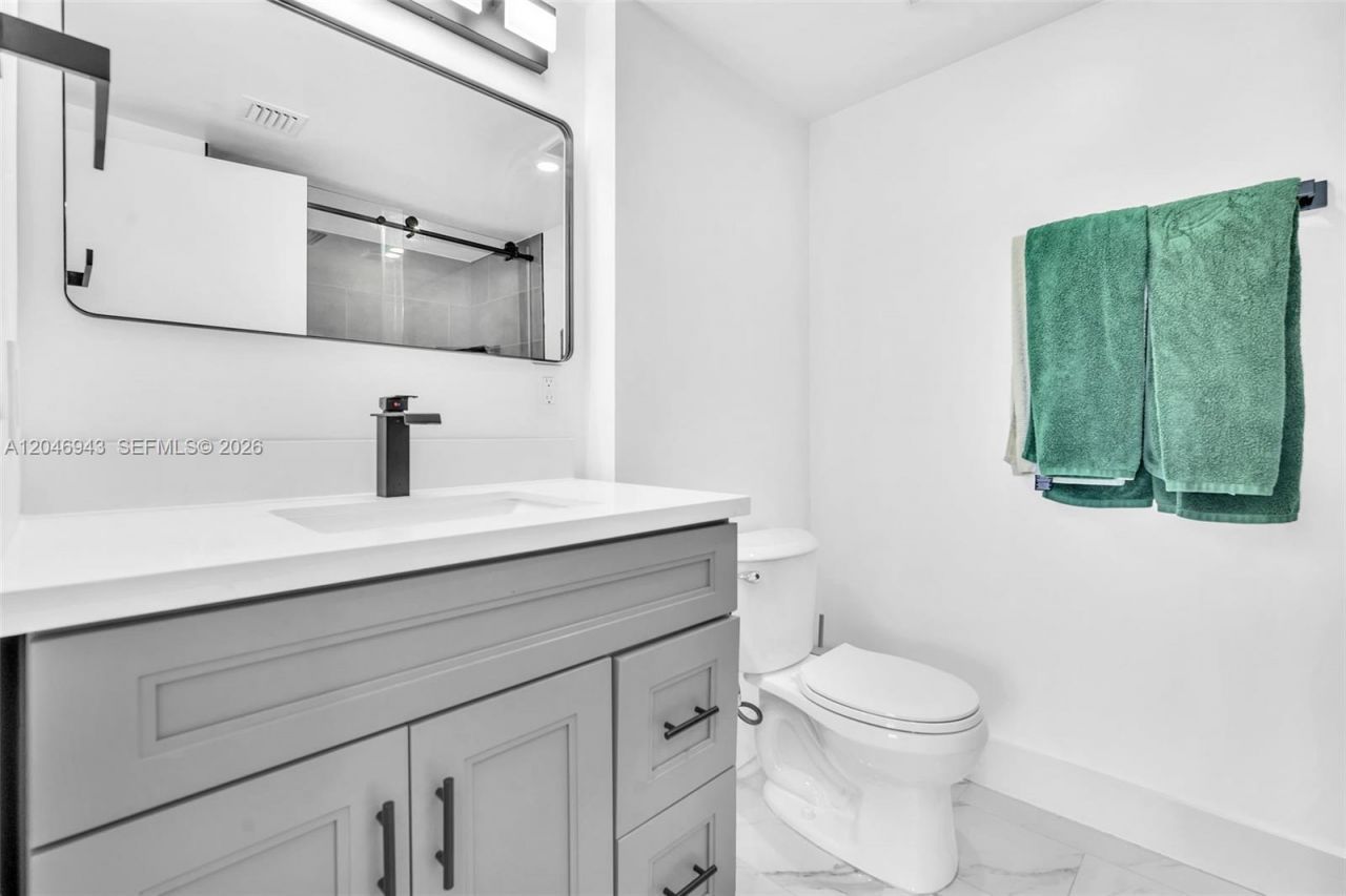 1000 W Island Blvd, Unit 1206, Aventura, FL 33160 Photo