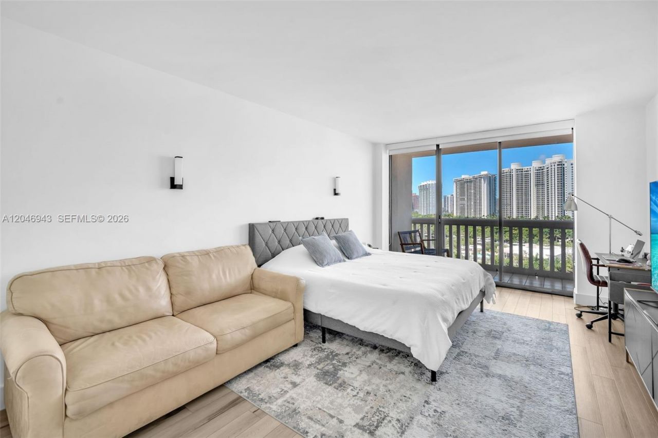 1000 W Island Blvd, Unit 1206, Aventura, FL 33160 Photo