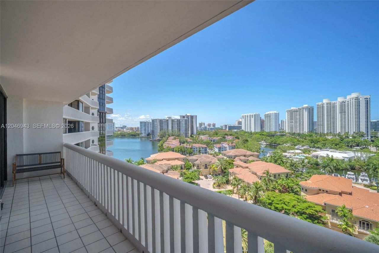 1000 W Island Blvd, Unit 1206, Aventura, FL 33160 Photo