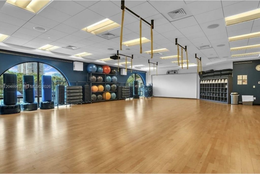 1000 W Island Blvd, Unit 1206, Aventura, FL 33160 Photo