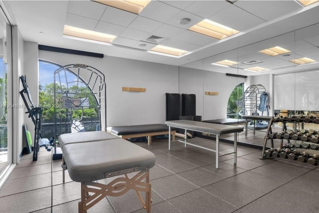 1000 W Island Blvd, Unit 1206, Aventura, FL 33160 Photo