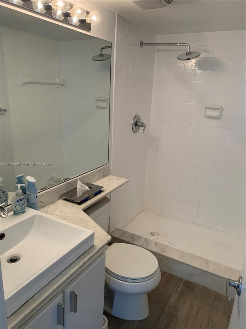 600 NE 36th St , Unit 1017, Miami, FL 33137 Photo