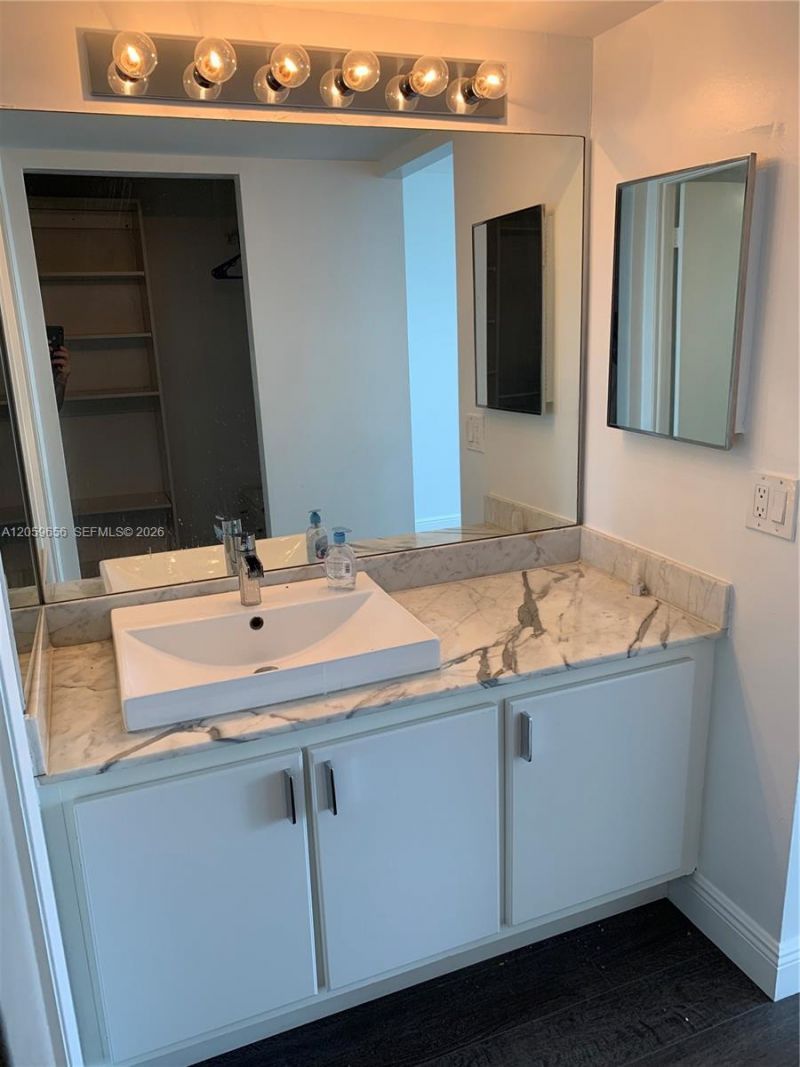 600 NE 36th St , Unit 1017, Miami, FL 33137 Photo