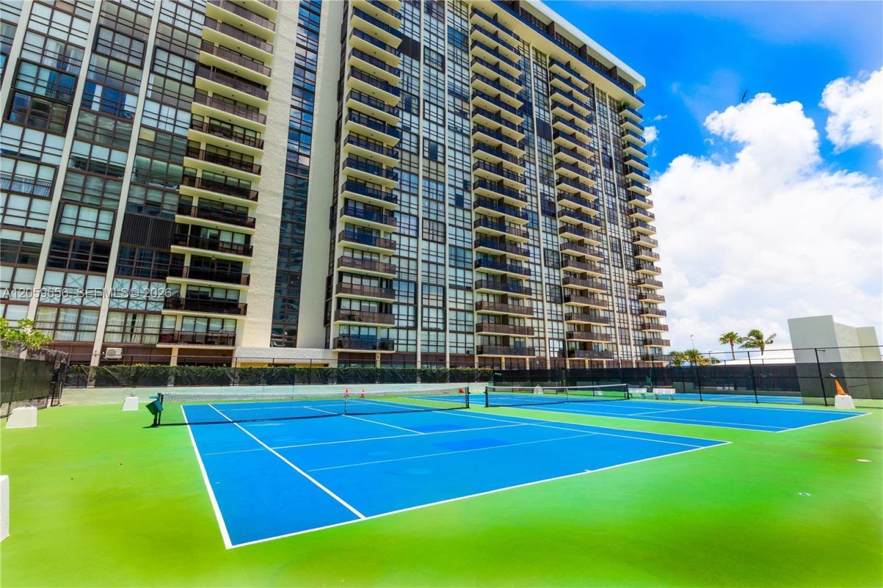 600 NE 36th St , Unit 1017, Miami, FL 33137 Photo