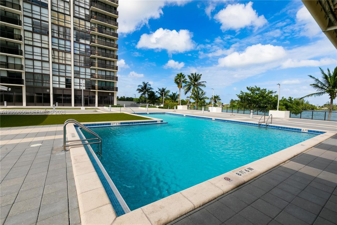 600 NE 36th St , Unit 1017, Miami, FL 33137 Photo