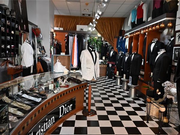 XXXX Miracle Mile , Coral Gables, FL 33134