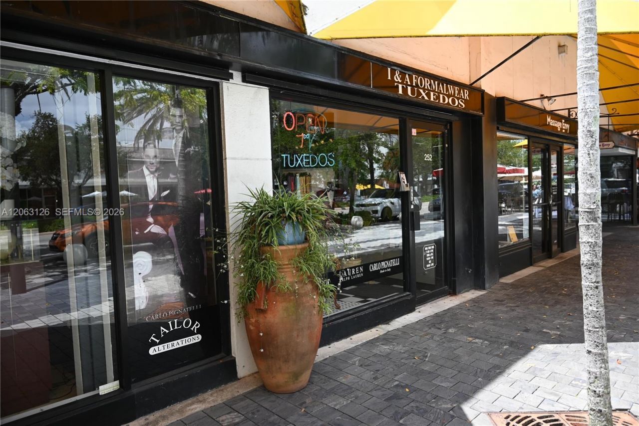 Xxxx Miracle Mile , Coral Gables, FL 33134 Photo