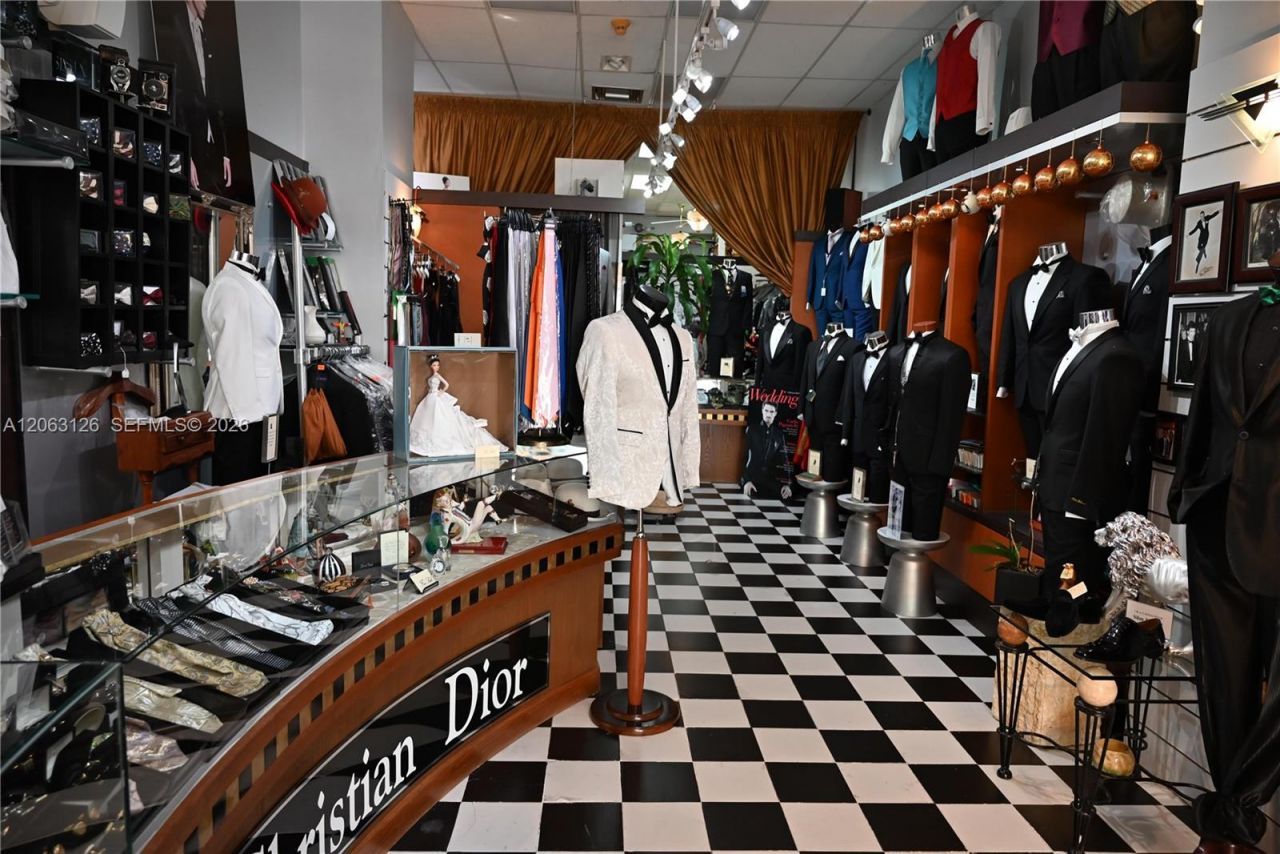 Xxxx Miracle Mile , Coral Gables, FL 33134 Photo