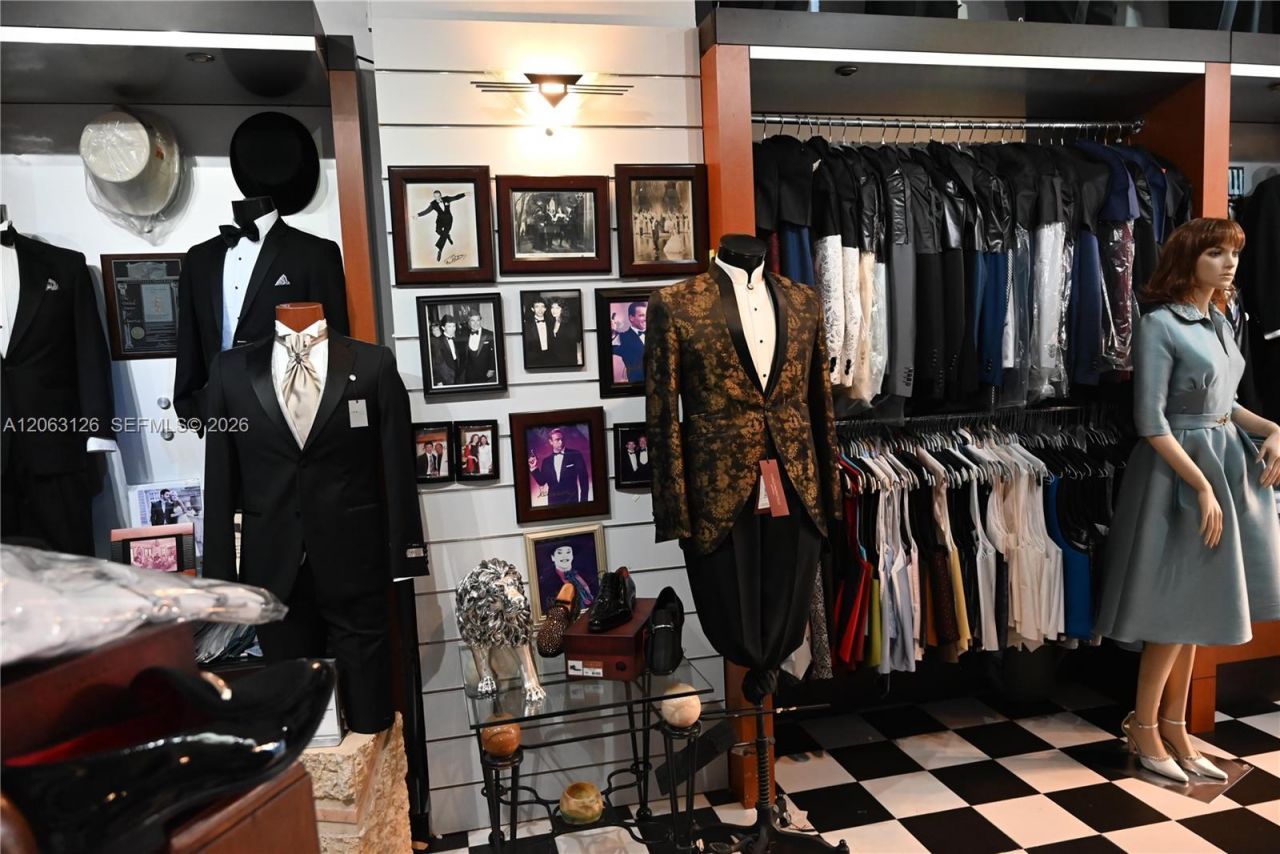 Xxxx Miracle Mile , Coral Gables, FL 33134 Photo