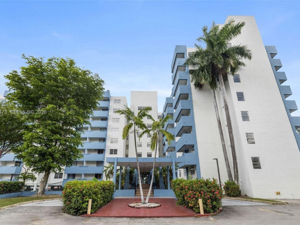5050 NW 7th St , Unit 211, Miami, FL 33126