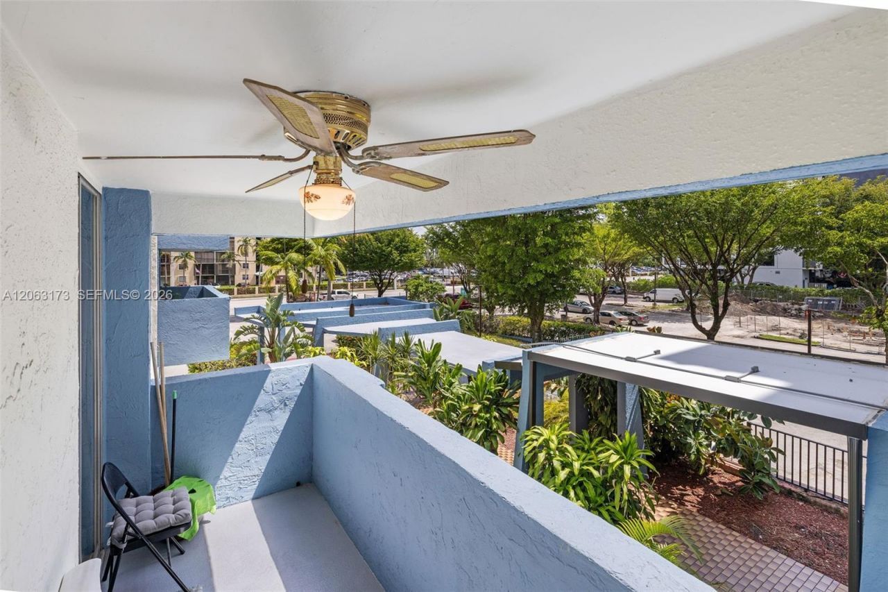 5050 NW 7th St , Unit 211, Miami, FL 33126 Photo