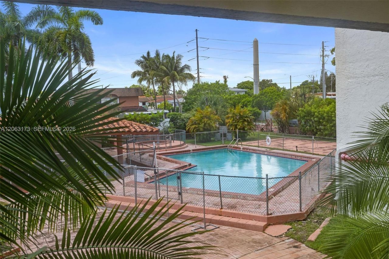 5050 NW 7th St , Unit 211, Miami, FL 33126 Photo