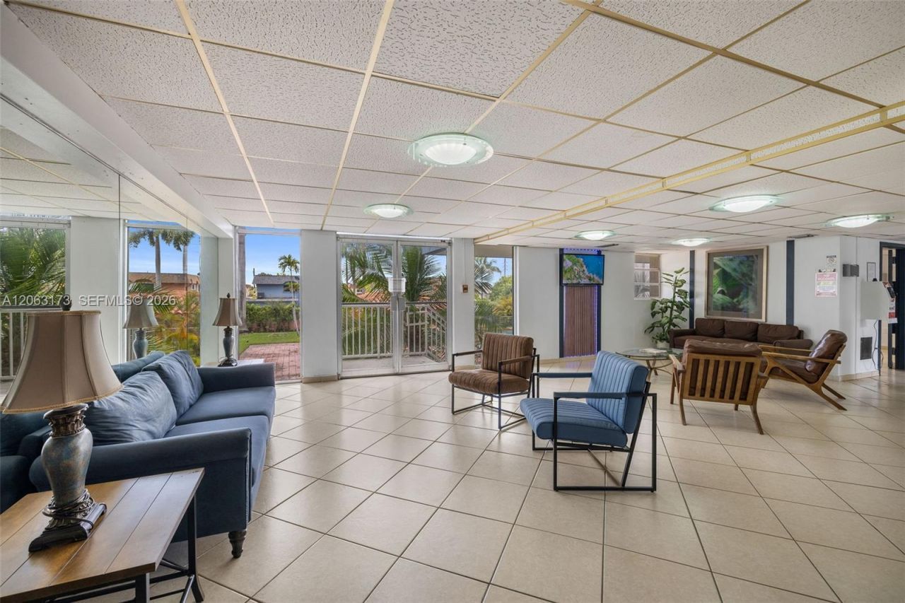 5050 NW 7th St , Unit 211, Miami, FL 33126 Photo