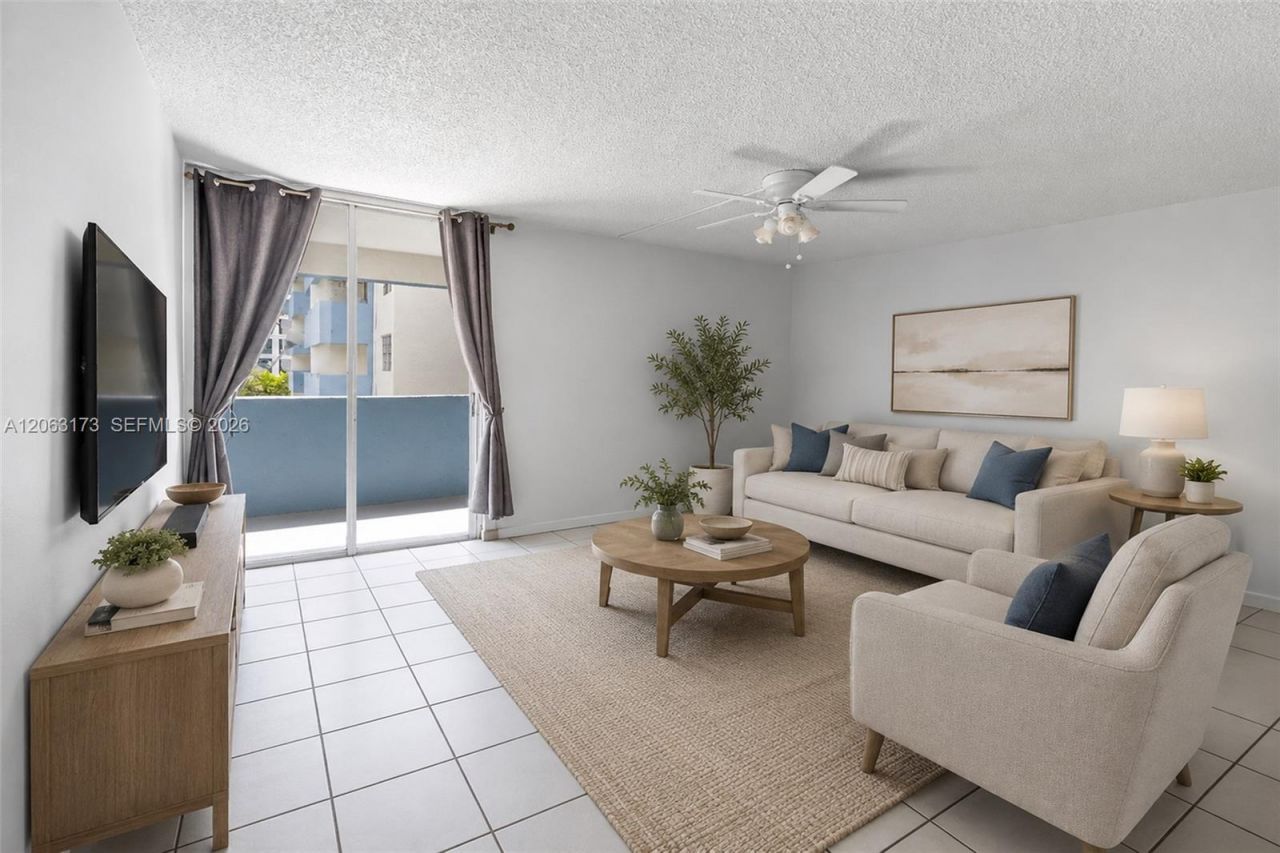 5050 NW 7th St , Unit 211, Miami, FL 33126 Photo