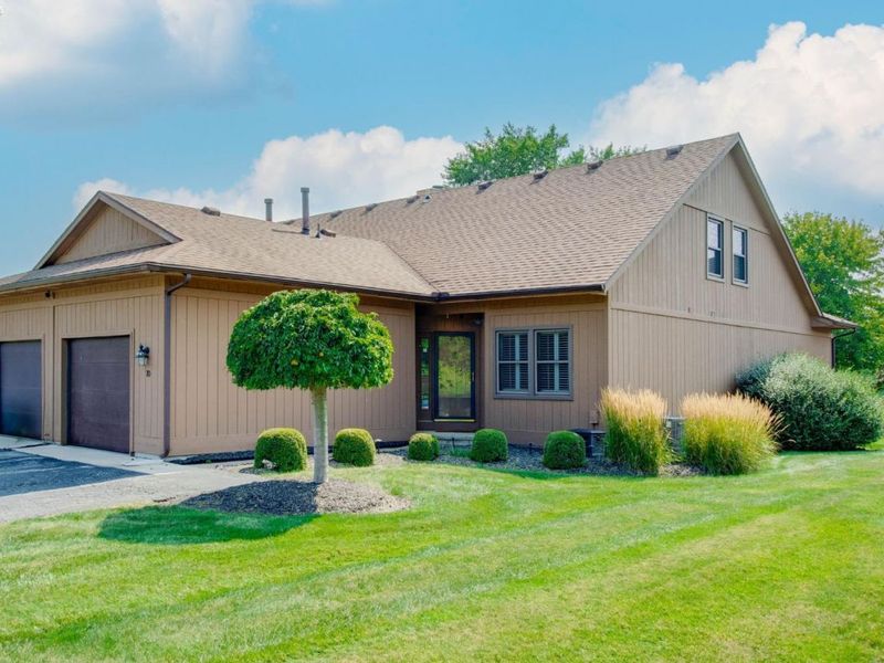 70 N Harbors End, Port Clinton, OH 43452 Photo 1