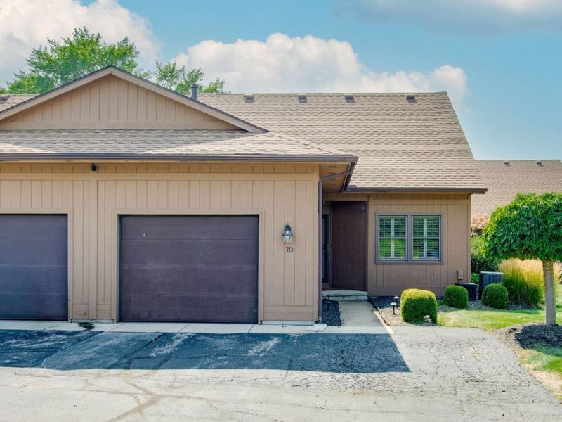 70 N Harbors End, Port Clinton, OH 43452 Photo 2
