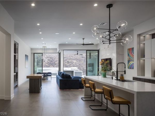 692 Scenic Cliff Drive , Henderson, NV 89012