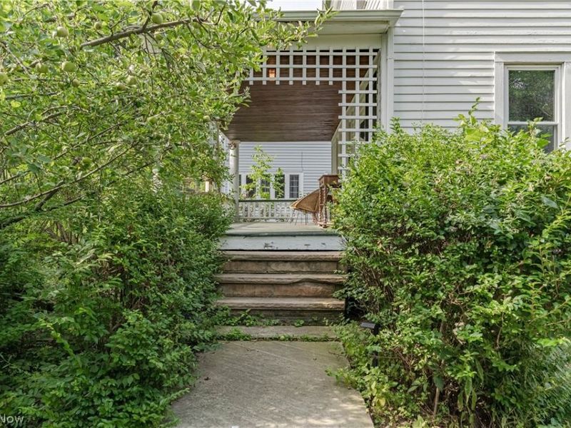 2661 Idlewood Road, Cleveland Heights, OH 44118 Photo 2